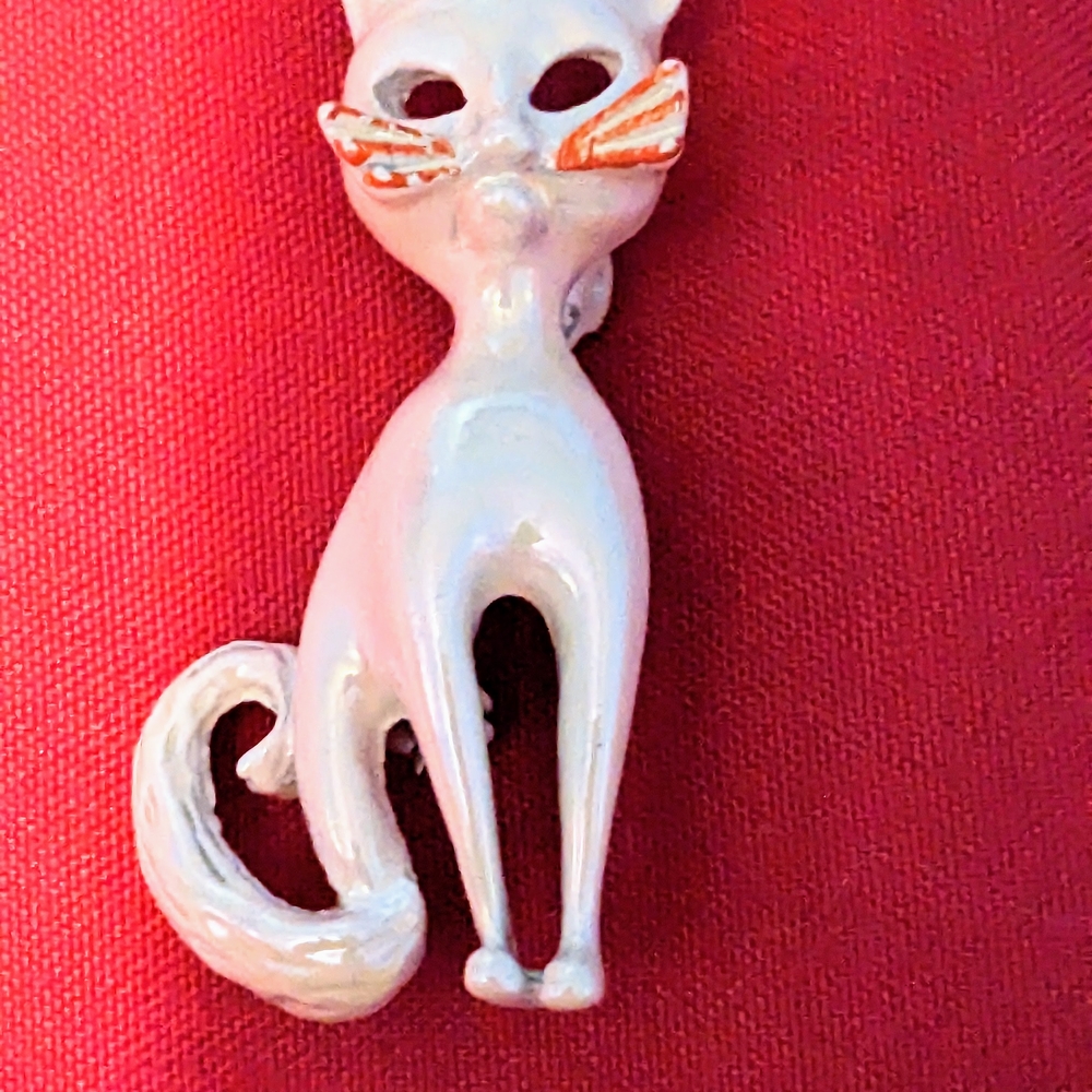 Elegant Vintage Cat Brooch